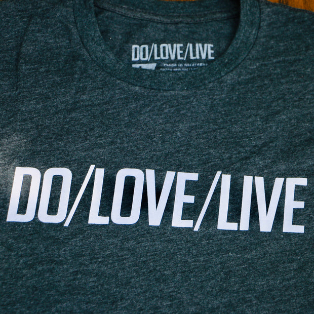 DO/LOVE/LIVE WORDMARK TEE